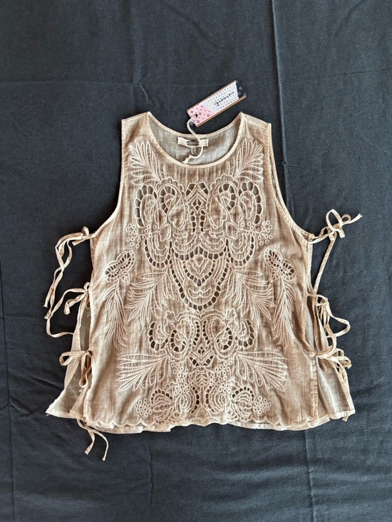 Gimmicks Tops - NWT Boho Embroidered Top